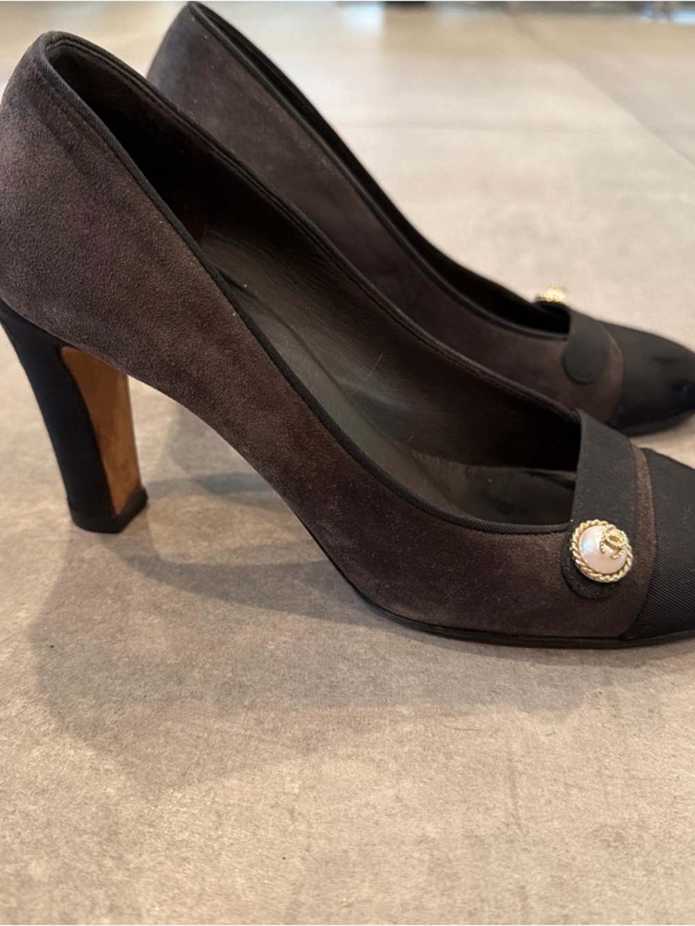CHANEL COCO Mark Pumps Shoes 36 US 6 Gray Suede Black Ribbon Heels - Picture 2 of 13